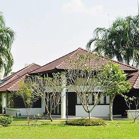 Pattaya Country Club & Resort Ban Pong  Buitenkant foto