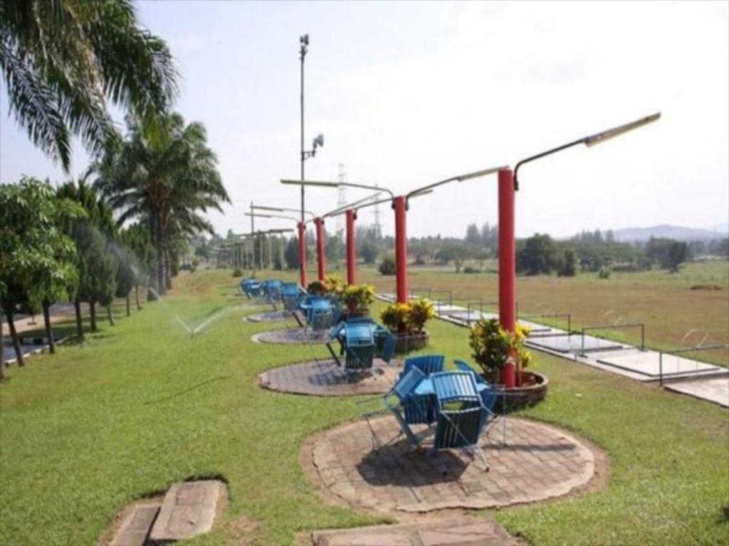 Pattaya Country Club & Resort Ban Pong  Buitenkant foto