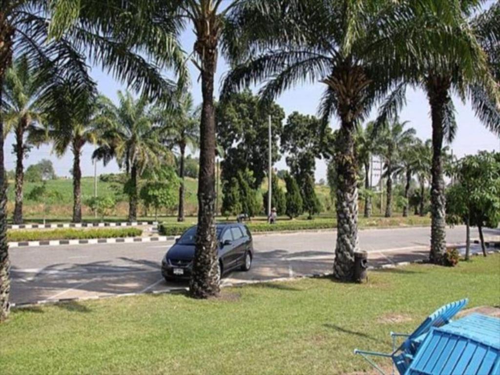 Pattaya Country Club & Resort Ban Pong  Buitenkant foto